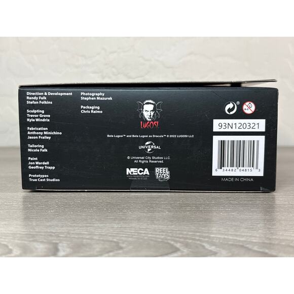NECA Universal Monster Ultimate Dracula- Action Figure- NEW in Box - Picture 5 of 6